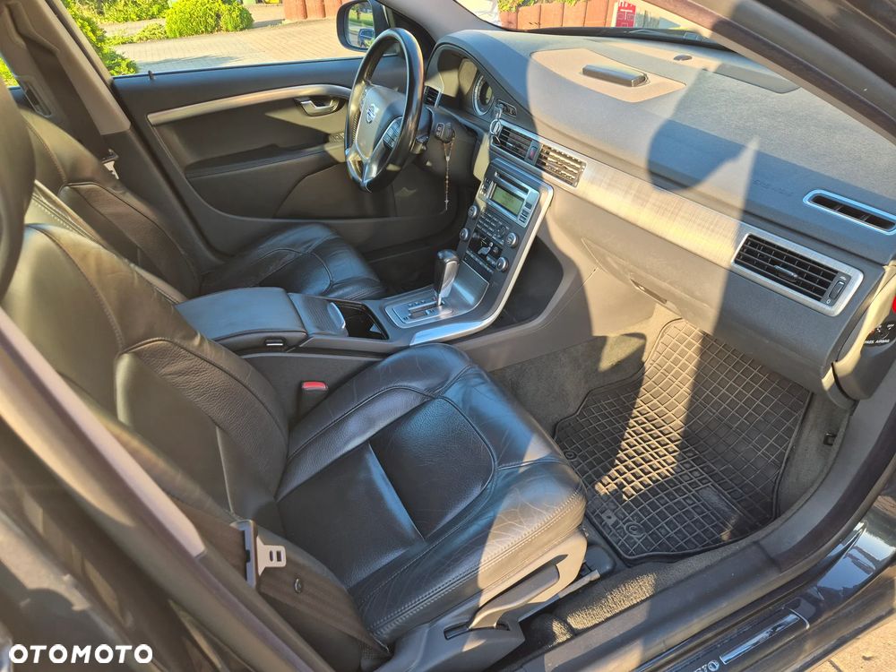 Volvo V70 D5 AWD Summum - 25