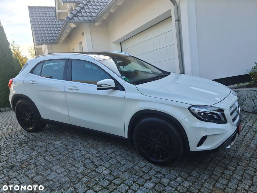 Mercedes-Benz GLA - 8