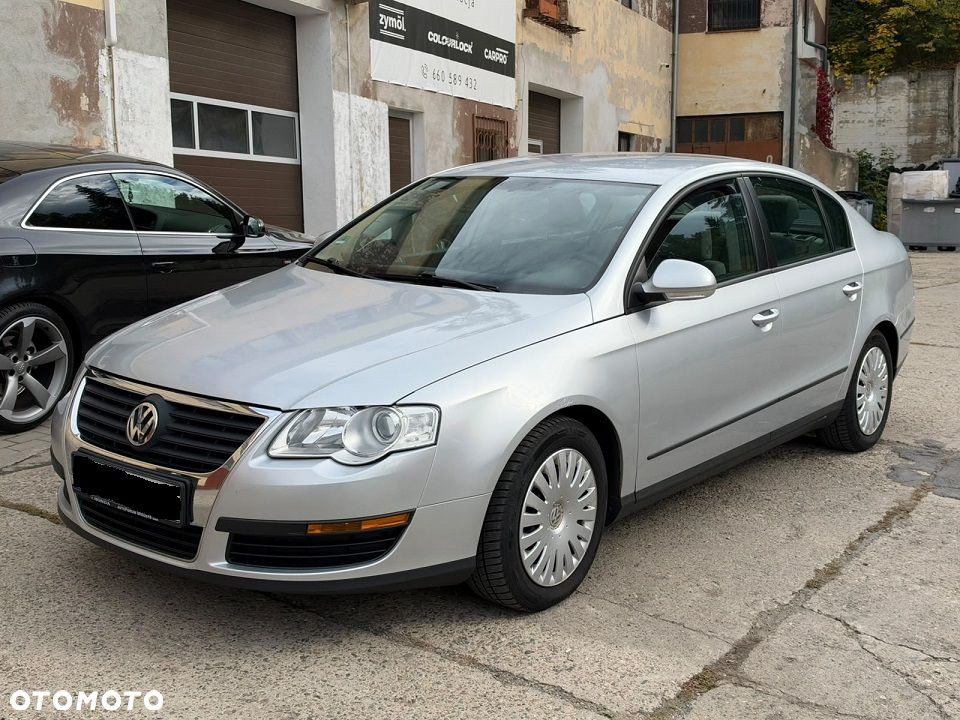 Volkswagen Passat - 1