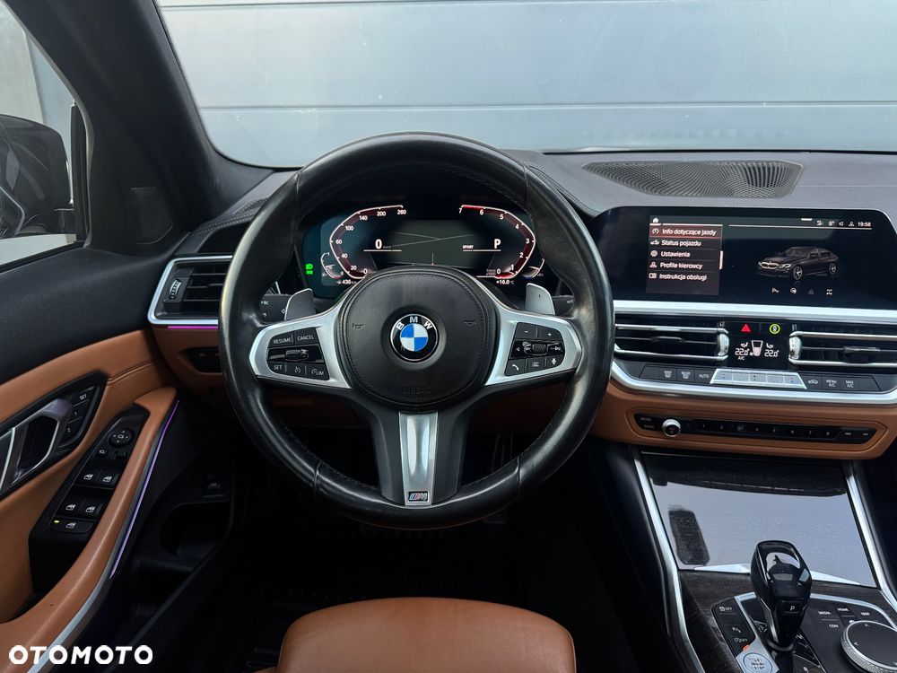 BMW Seria 3 330i M Sport - 9