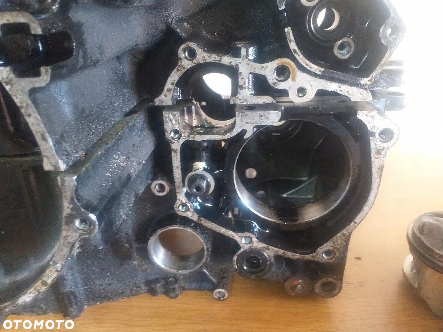 KARTERY BLOK SILNIKA TŁOKI HONDA MAGNA VF700 RC21E - 7