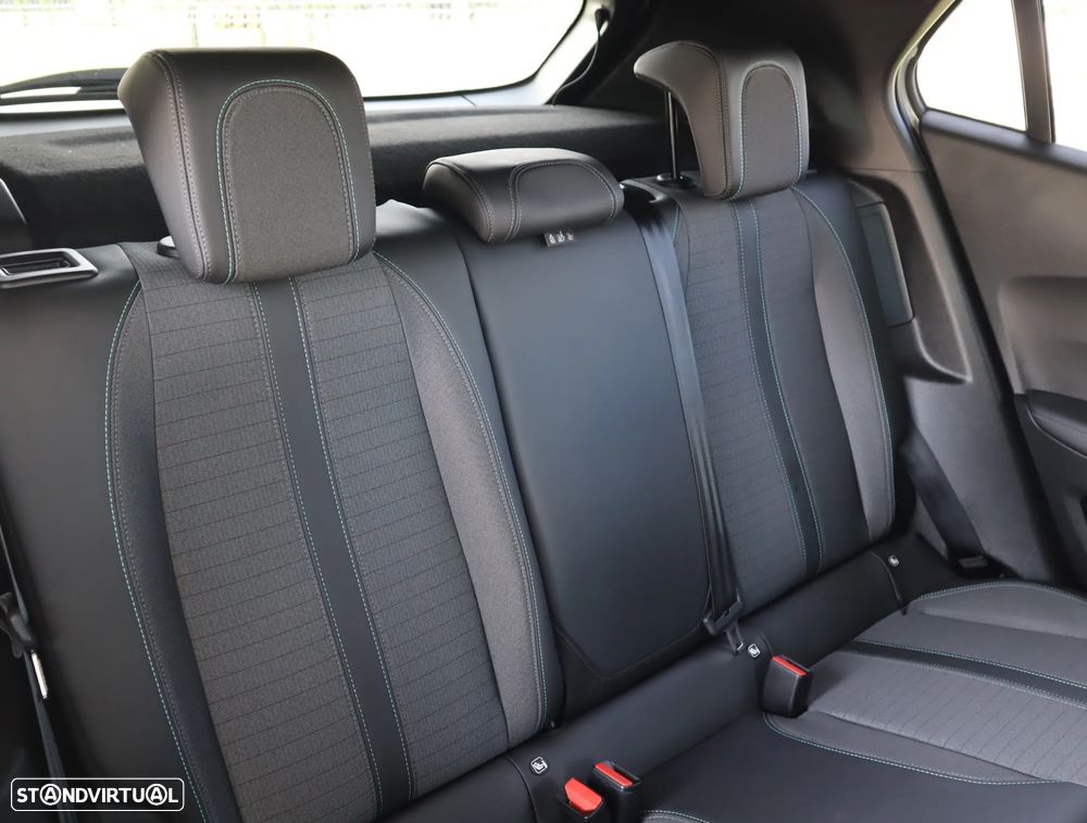 Peugeot e-2008 Allure - 22