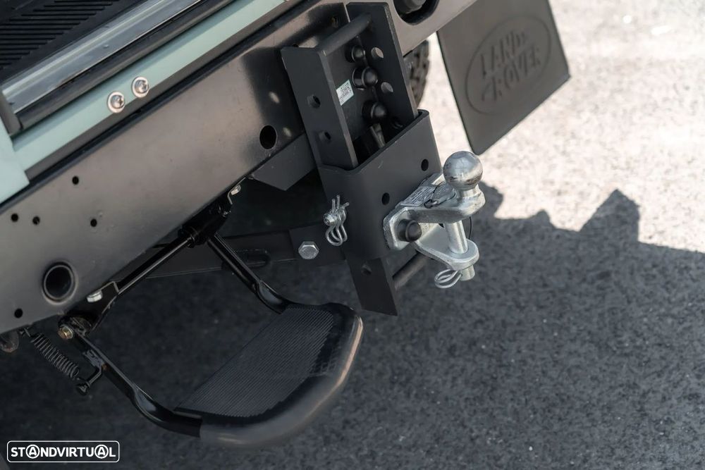 Land Rover Defender - 21