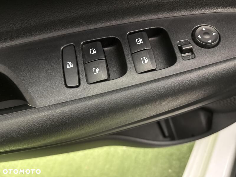 Hyundai i20 1.2 Modern - 12