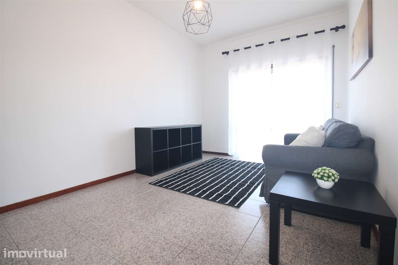 Apartamento T2 mobilado e equipado, Zona de Celas / Olivais - Grande imagem: 4/10