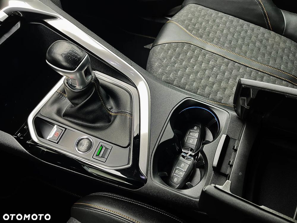 Peugeot 3008 1.2 PureTech Road Trip S&S - 35