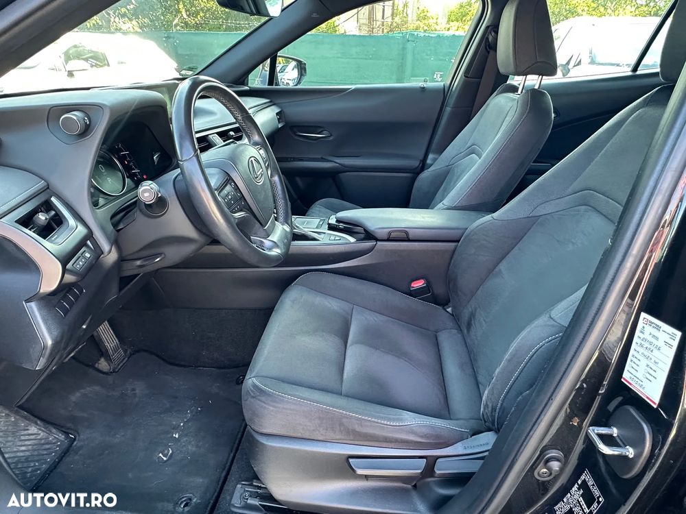 Lexus UX 250h Business Edition - 16