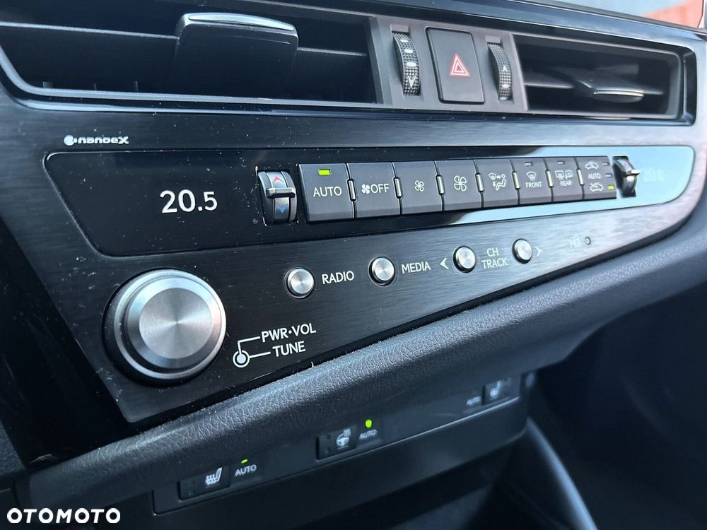 Lexus ES 300h Business Edition - 20