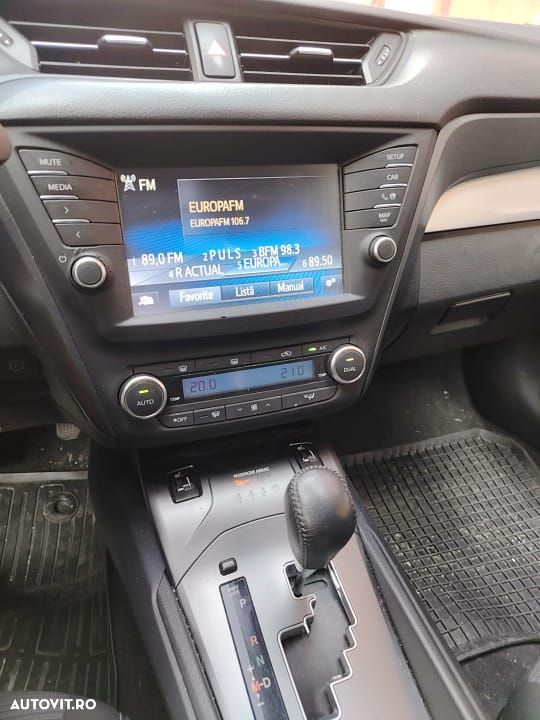 Toyota Avensis 1.8 Multidrive S Executive - 4