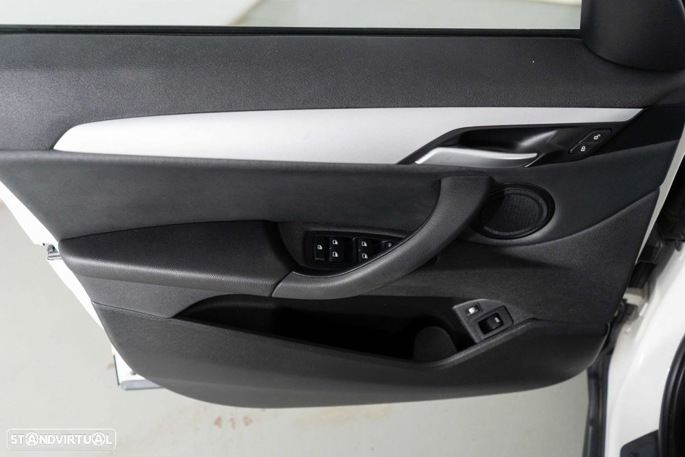 BMW X1 25 e xDrive Corporate Edition - 27