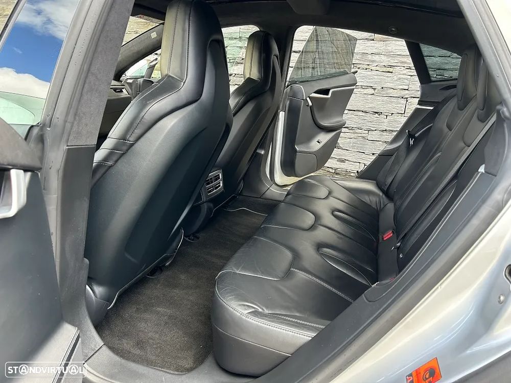 Tesla Model S - 15