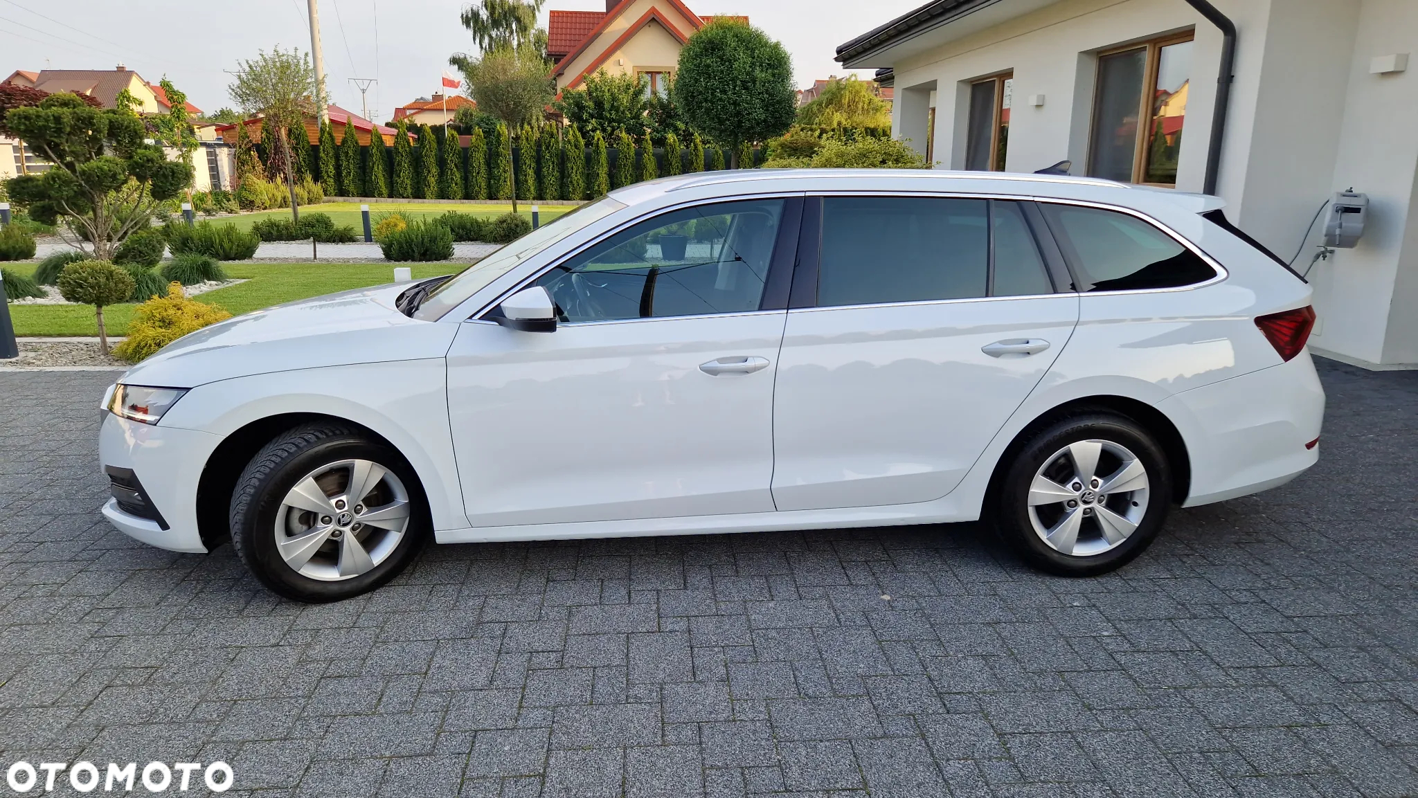 Skoda Octavia Combi 2.0 TDI DSG Sport Edition - 3