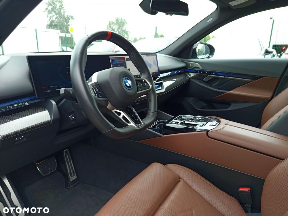 BMW i5 - 2