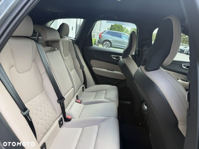 Volvo XC 60 B5 B AWD Plus Dark - 22