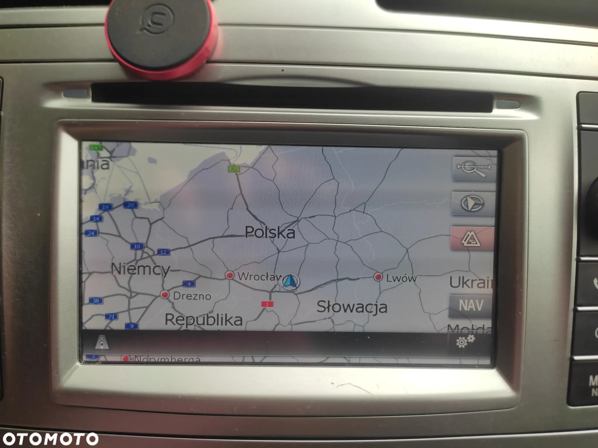 Toyota Avensis 1.8 Premium - 23