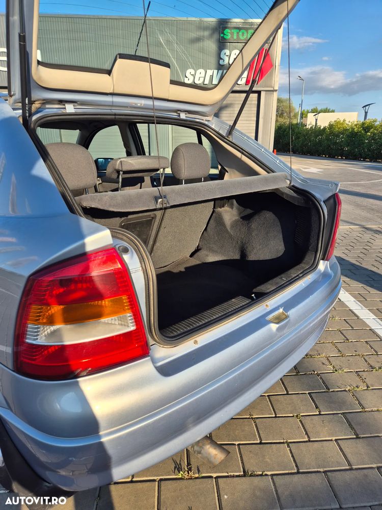 Opel Astra 1.6 - 9