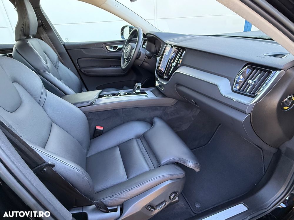 Volvo XC 60 B4 D Plus Dark - 16