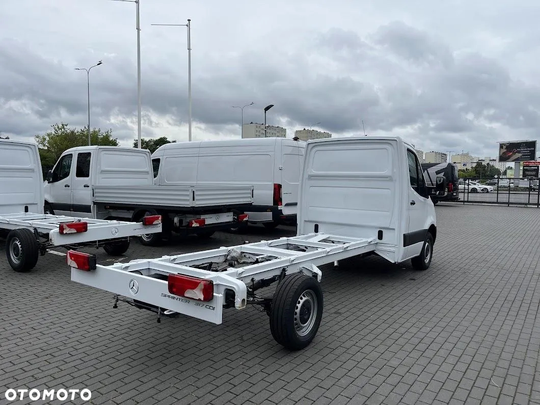 Mercedes-Benz Sprinter - 5