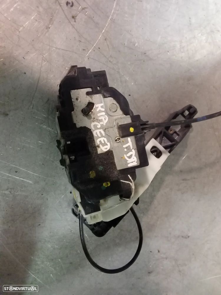 FECHO DA PORTA KIA CEED I 06-12 - TRAS DIREITO - 1