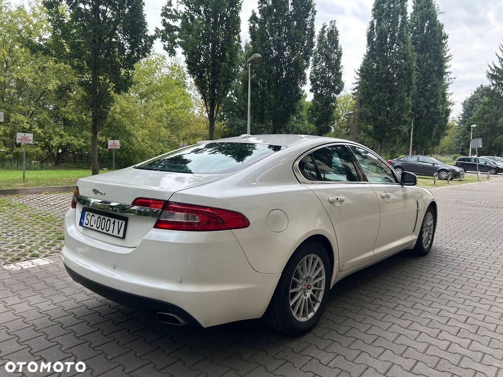 Jaguar XF 2.7 V6 D Luxury - 4
