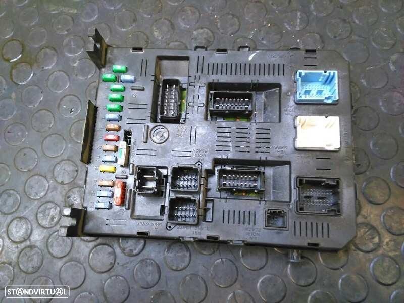 CAIXA DE RELES FUSÍVEIS CITROEN C4 - 1