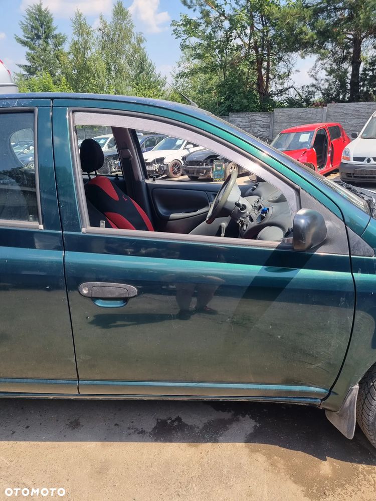 TOYOTA YARIS I 99-05 1999 r. 5D HB 6R4 drzwi prawy przód prawe przednie PP - 1