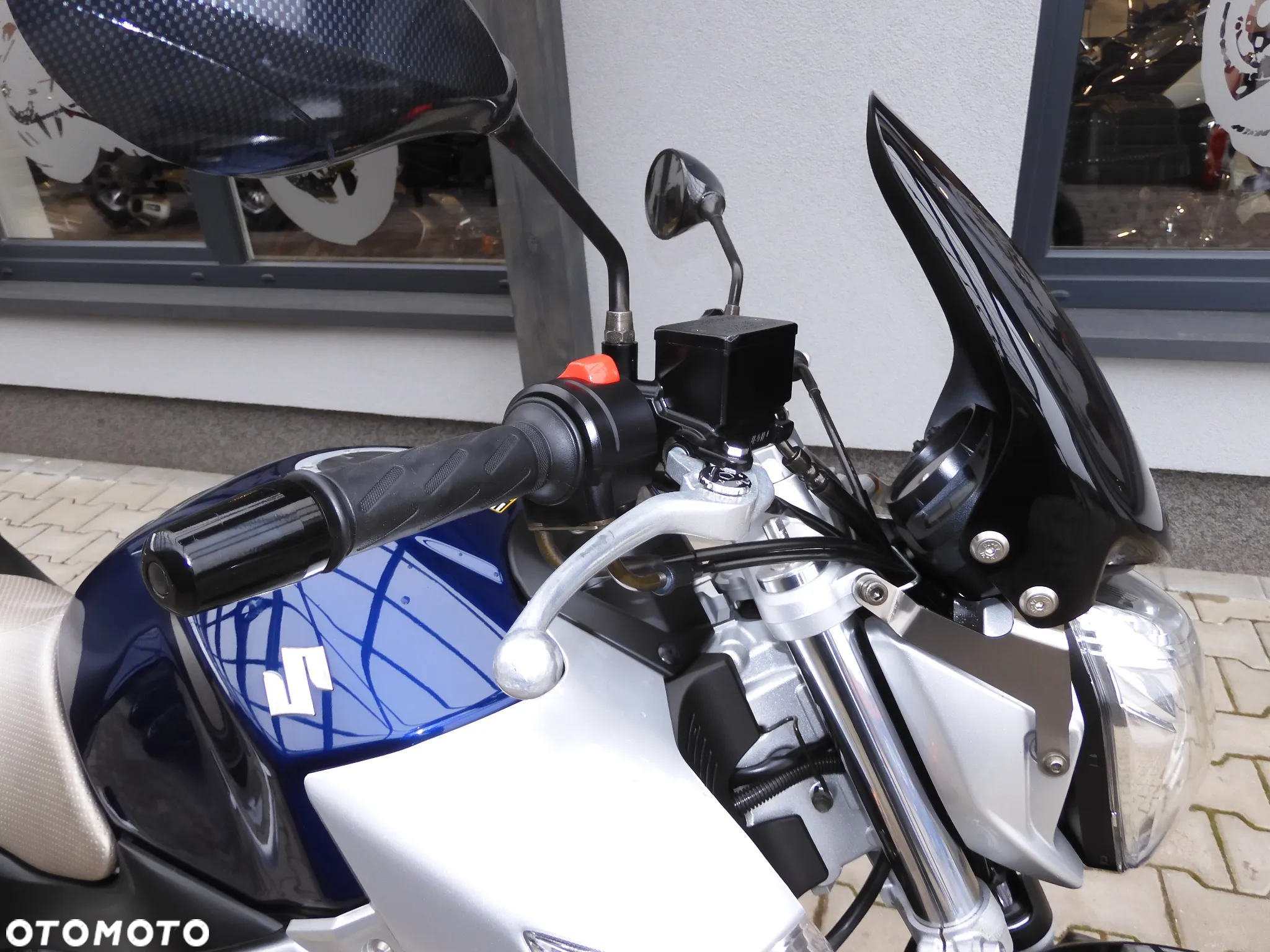 Suzuki GSR - 7