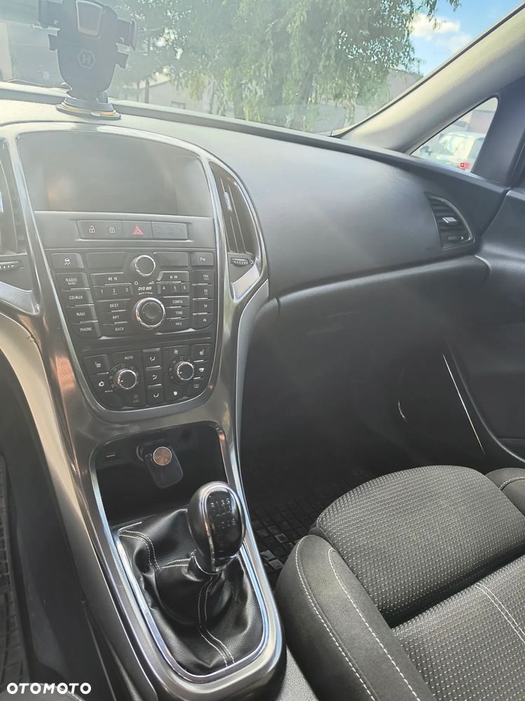 Opel Astra IV 1.4 T Cosmo - 9