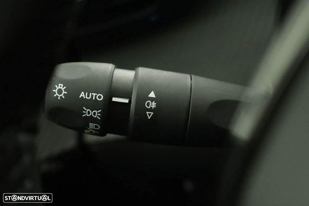 Peugeot 2008 1.2 PureTech Allure - 16