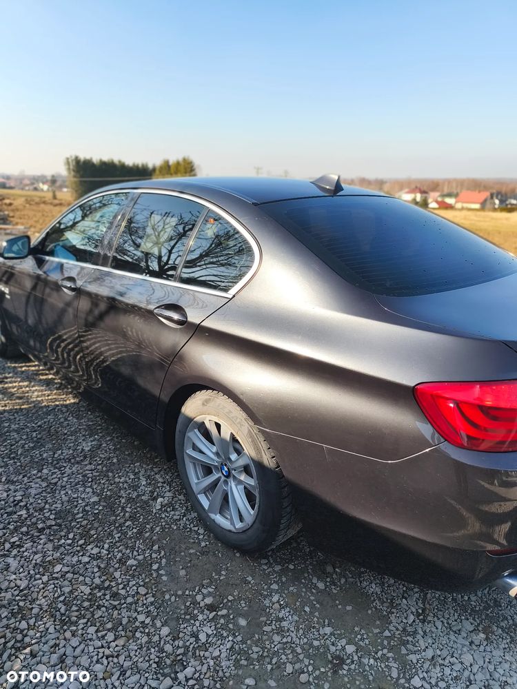 BMW Seria 5 525d xDrive Sport-Aut Luxury Line - 30