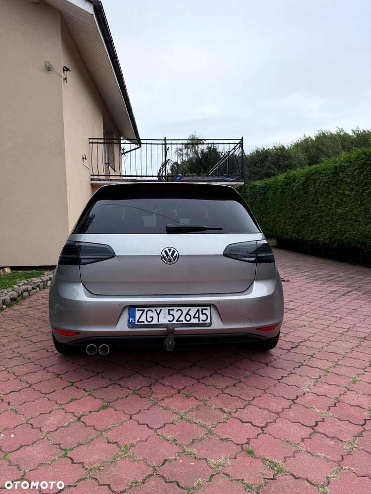 Volkswagen Golf - 6