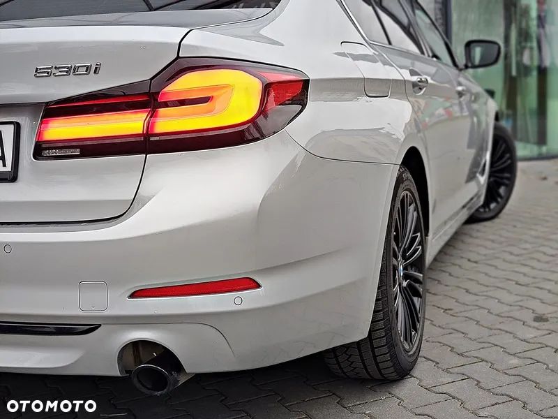 BMW Seria 5 530i xDrive Sport Line - 10