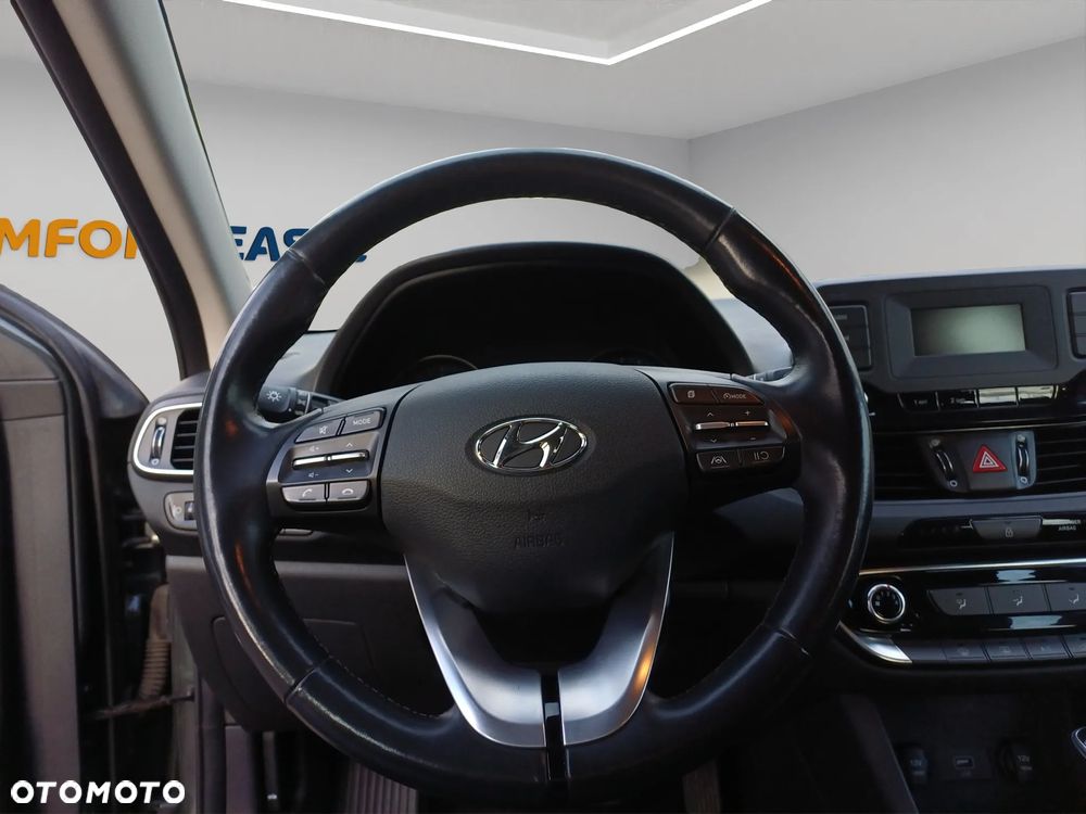 Hyundai i30 1.5 DPI Classic + - 19