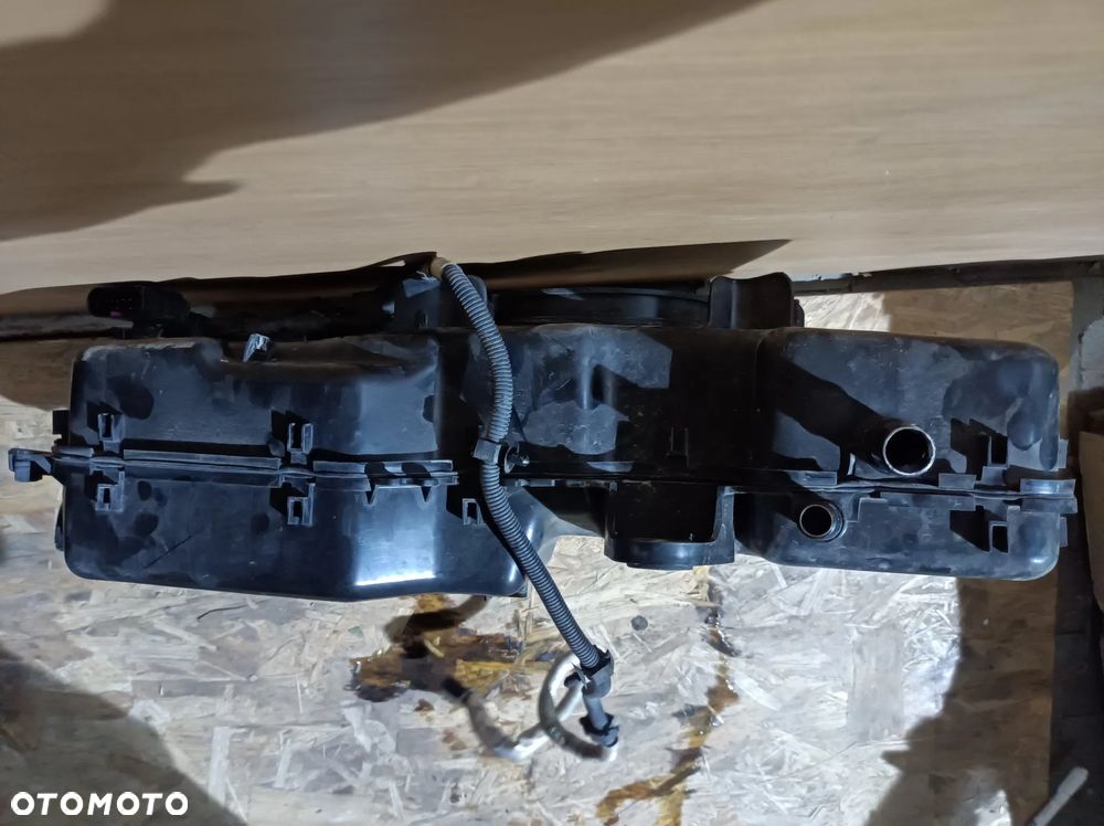 Zbiornik bak AdBlue + pompa VW Transporter Multivan T6 7E0131877G - 8
