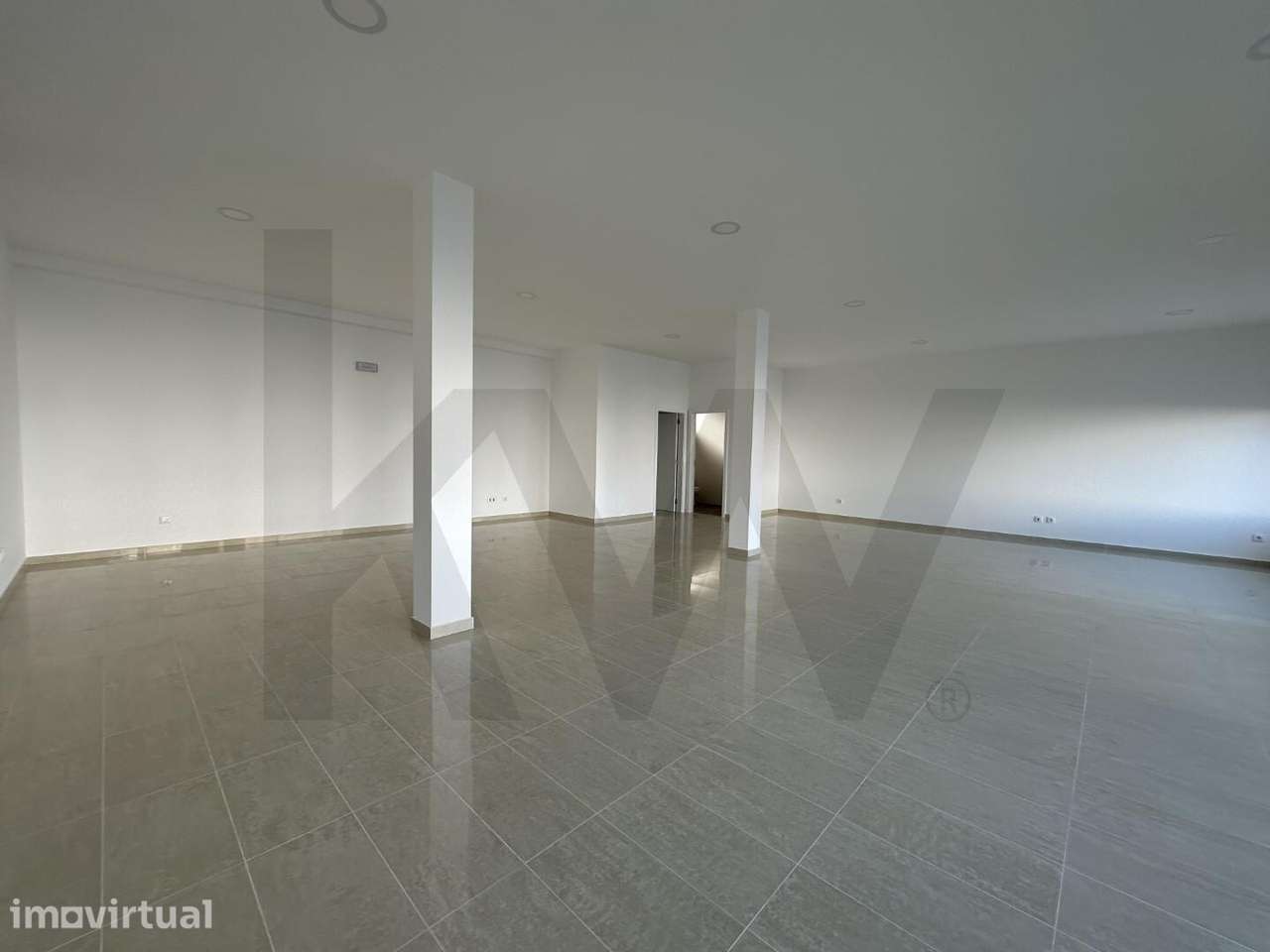 Loja com 111m2 na Carvoeira - Grande imagem: 5/15