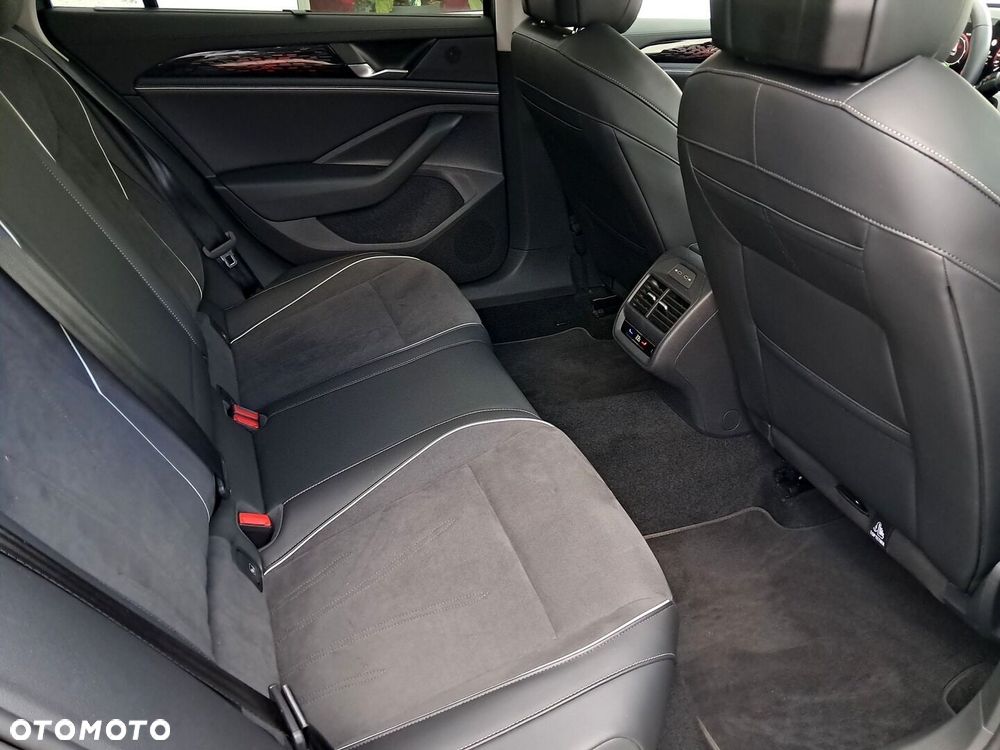 Volkswagen Passat - 11