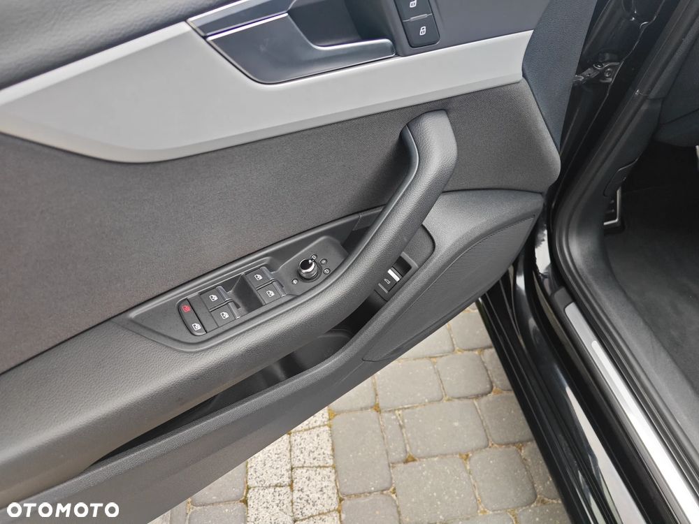 Audi A4 Limousine - 16