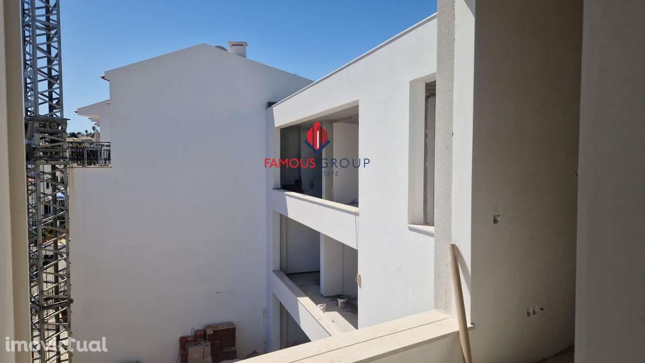 Condomínio fechado praia da Luz com piscina e garagem - Grande imagem: 4/17