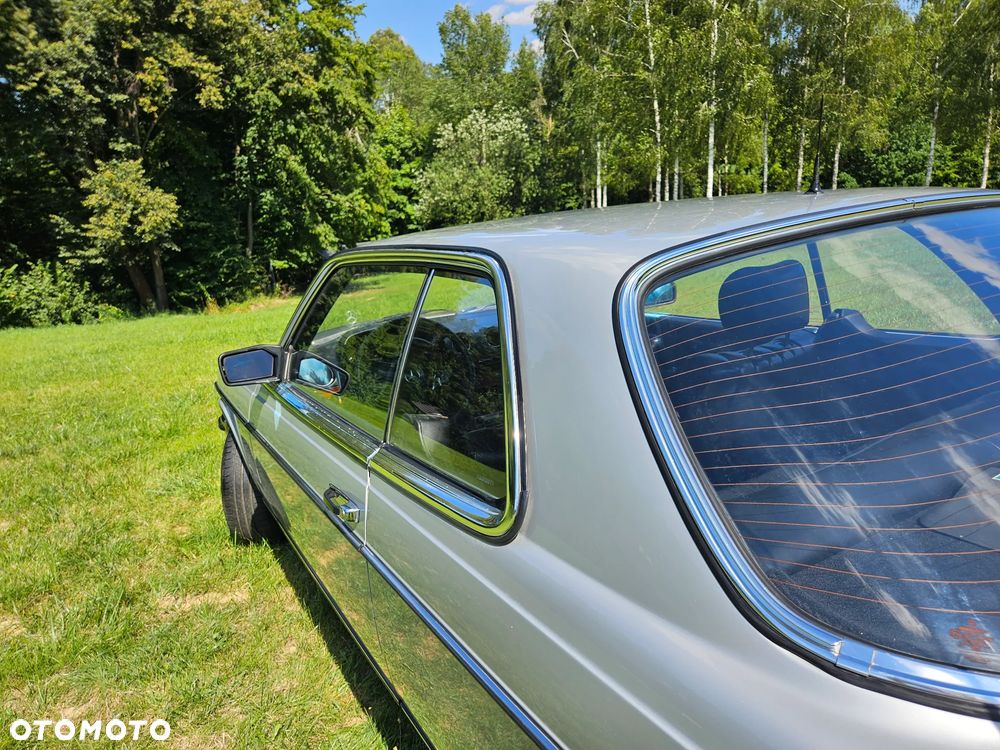 Mercedes-Benz W123 - 11