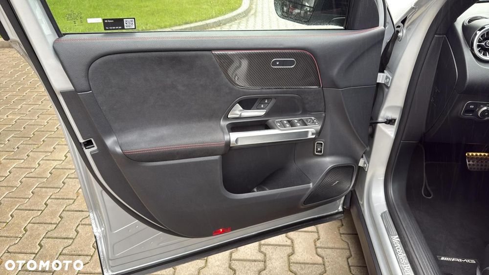 Mercedes-Benz GLB - 11