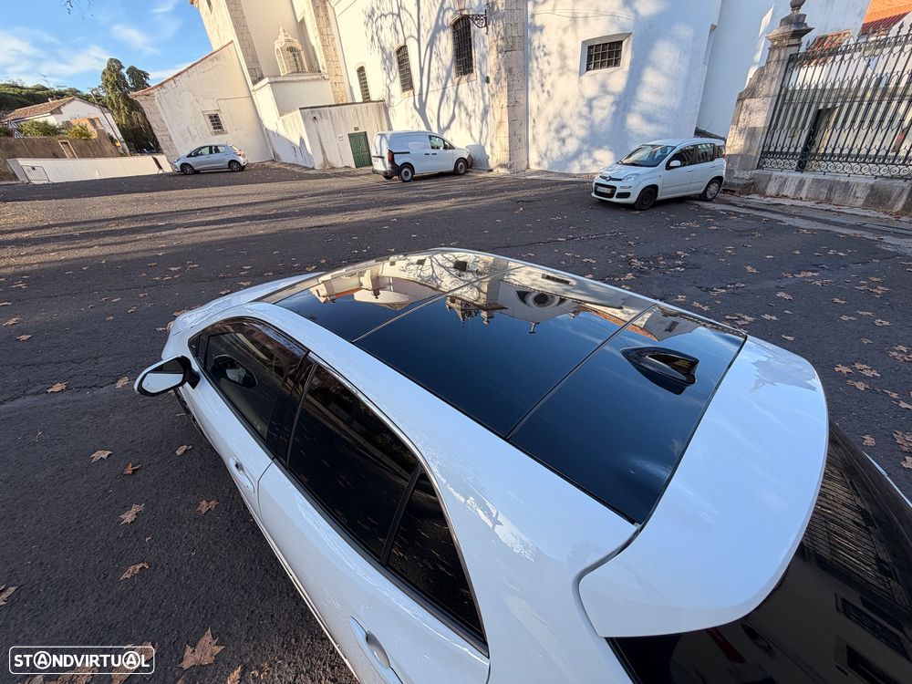 Toyota Corolla 2.0 Hybrid Luxury White - 13