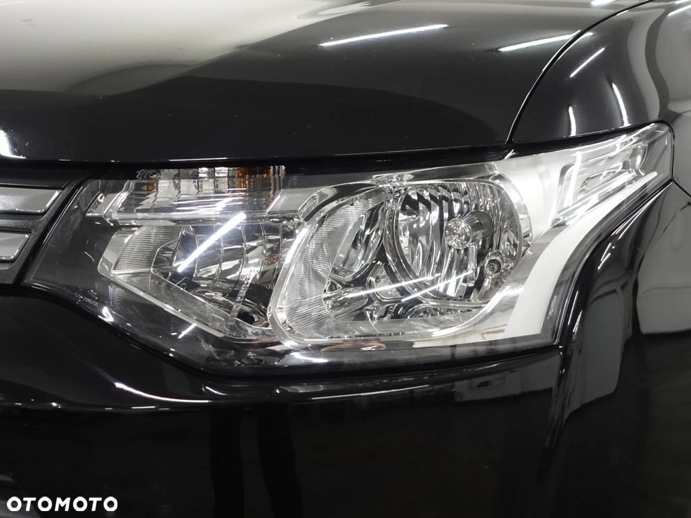 Mitsubishi Outlander 2.2 DI-D 4WD Invite - 16