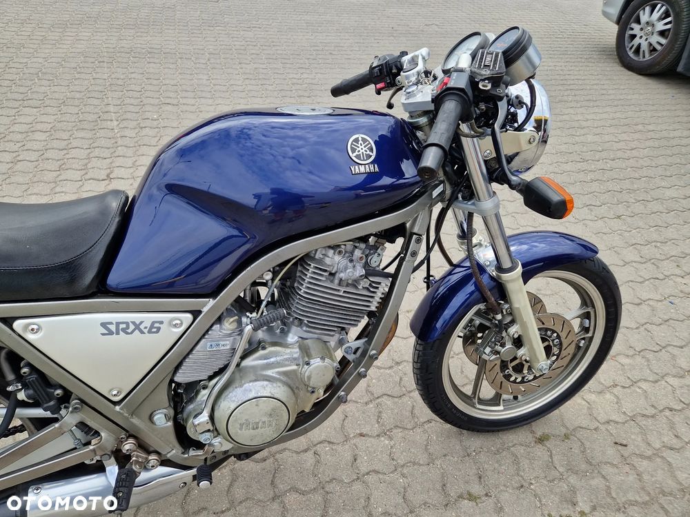 Yamaha SRX - 6