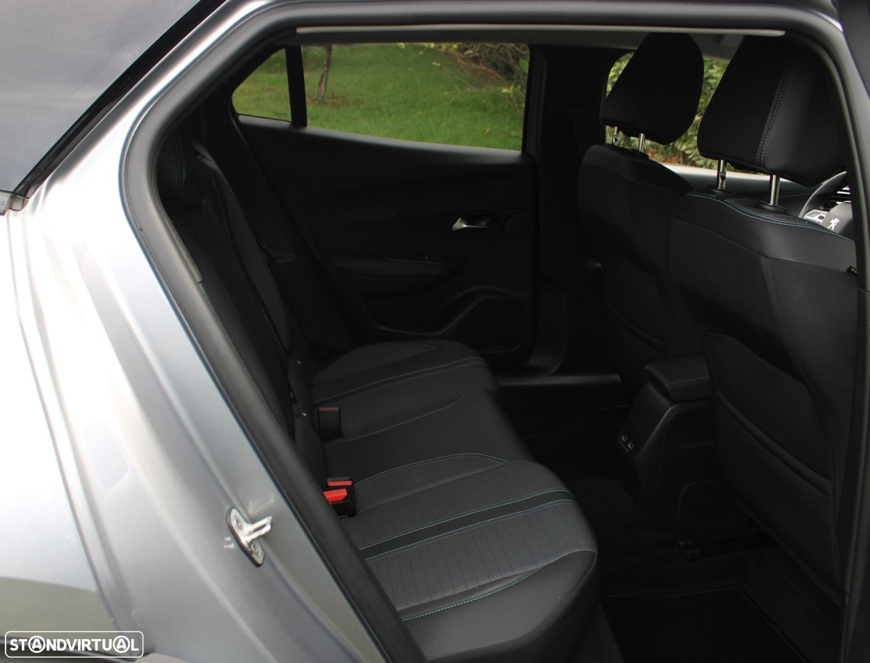 Peugeot e-2008 50 kWh Allure - 41