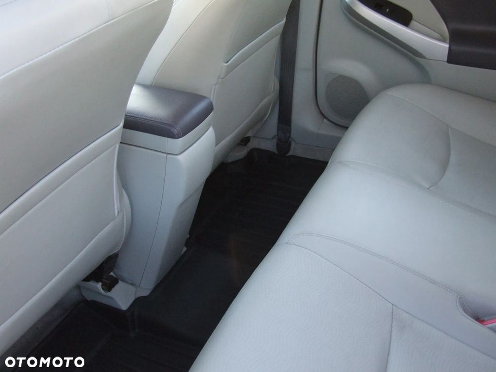 Toyota Prius 1.8 HSD Sol - 12