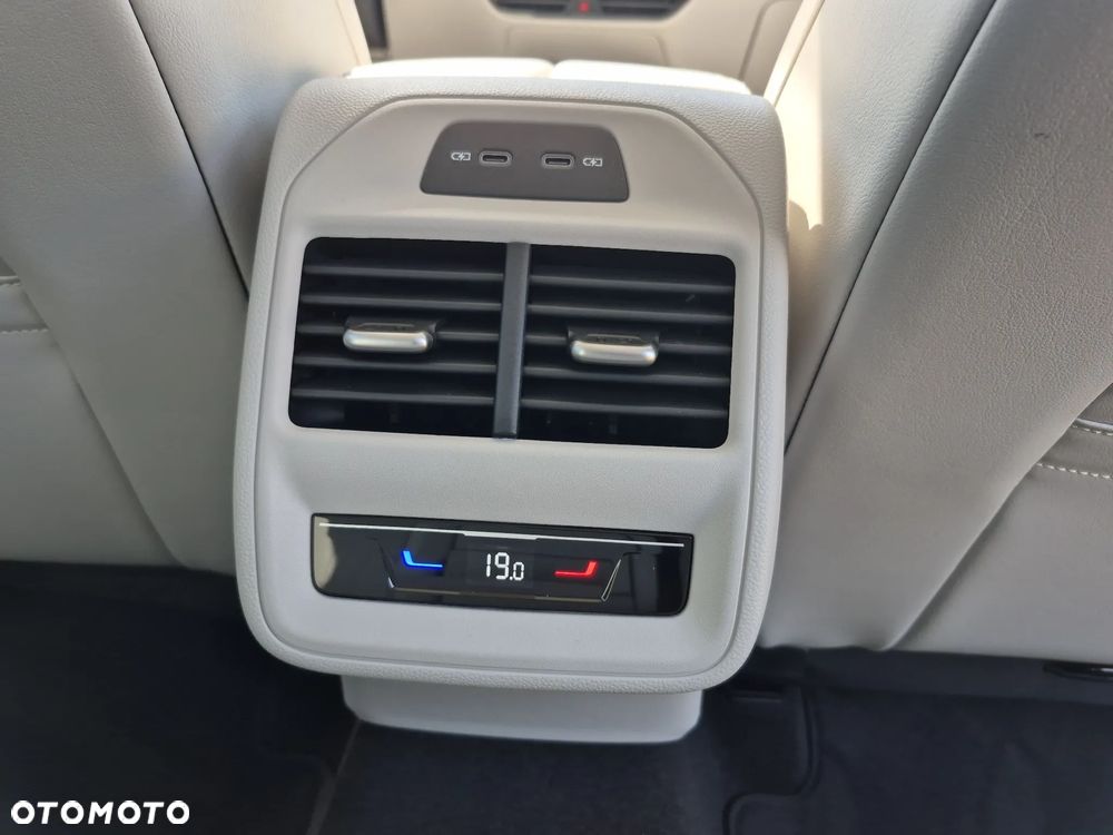 Volkswagen Passat - 13