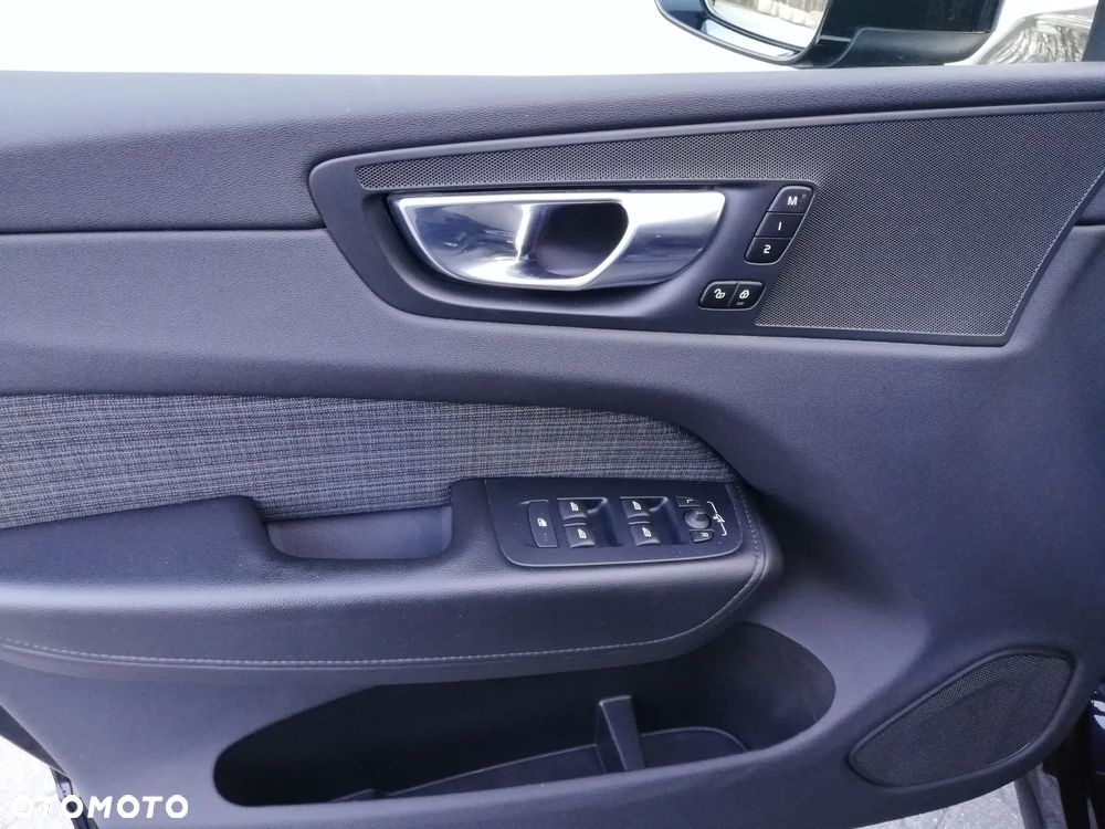 Volvo XC 60 B4 D AWD Geartronic Momentum Pro - 13