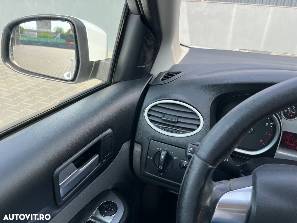 Ford Focus 1.4i Ambiente - 28