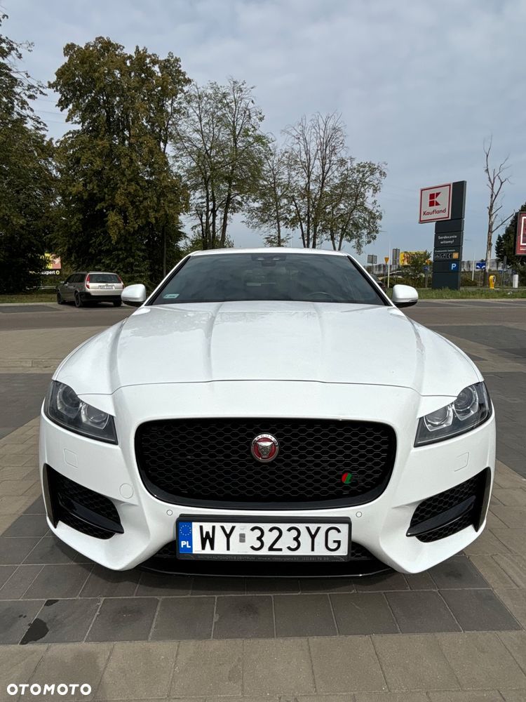 Jaguar XF 2.0 i4D R-Sport - 10