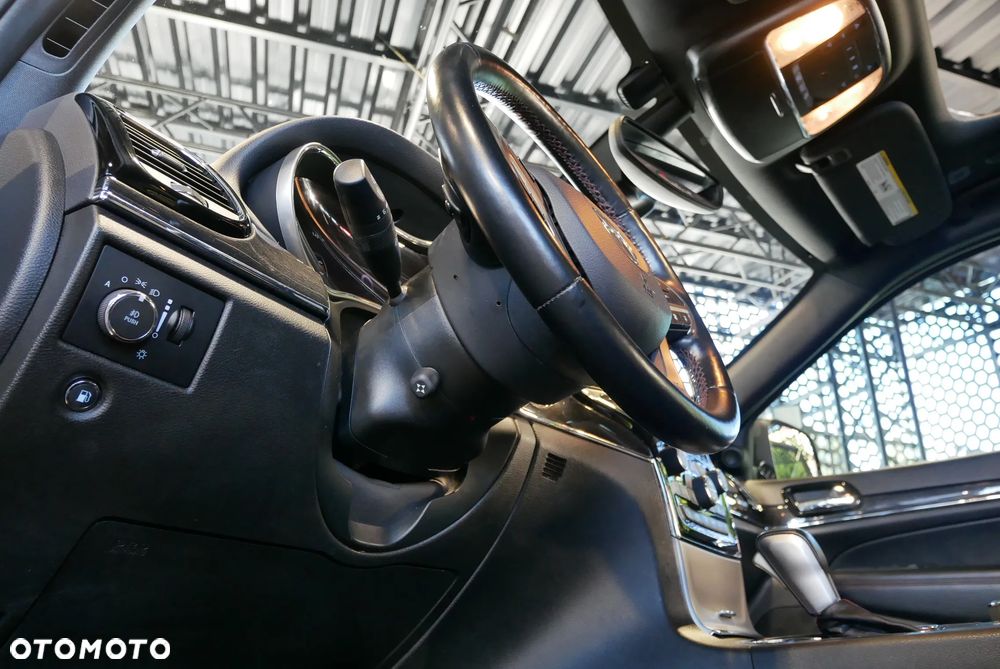 Jeep Grand Cherokee - 23